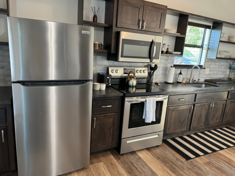 Kitchen Countertop Cleaning